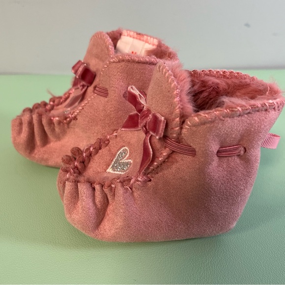 Joe Fresh Baby Booties Pink with a Bow and Heart, Baby size M,baby fall booties - Picture 4 of 8